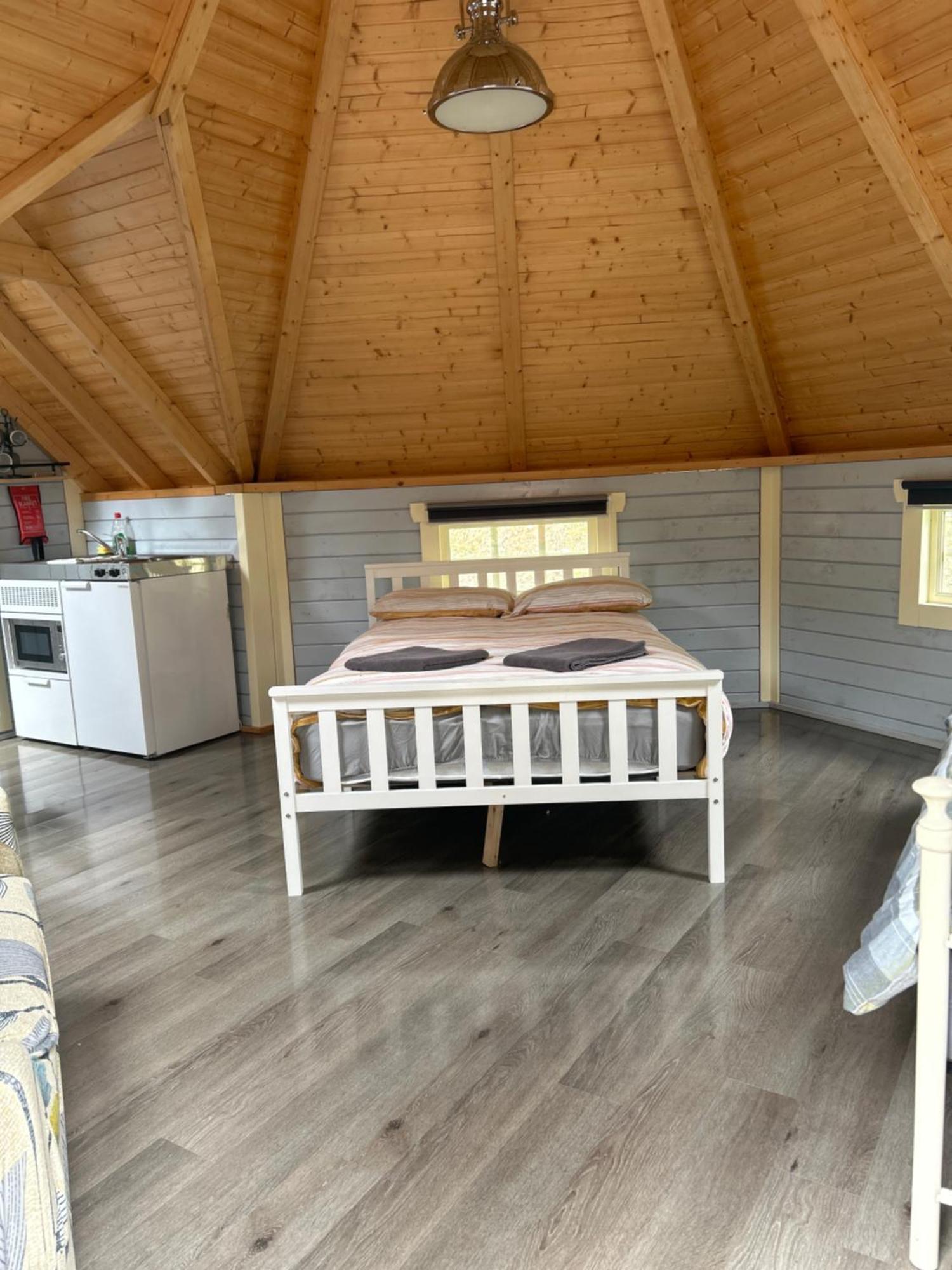 1Lochness Glam Lodges Inverness Exterior photo